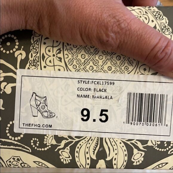 CHRISTIAN LACROIX BLACK BLOCK HEEL SHOOTIE… - Picture 6 of 7